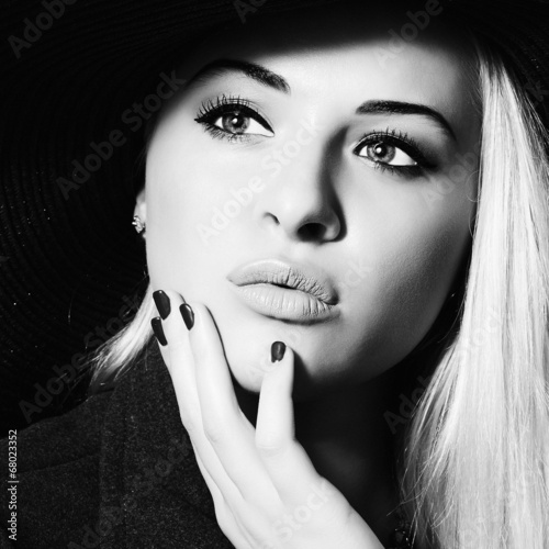 Photo: Beautiful Woman in Hat.Elegance Beauty Girl.Monochrome portrait Beautiful Woman in Hat.Elegance Beauty Girl.Monochrome portrait