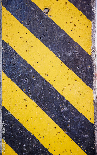 Photo: Black and yellow lines Black and yellow lines