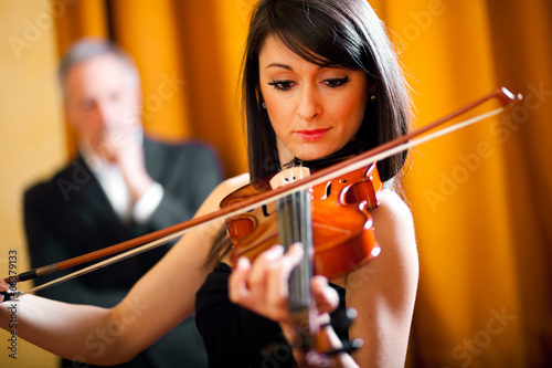 Photo: Woman playing her violin Woman playing her violin