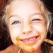 bambina sporca di sugo bambina sporca di sugo