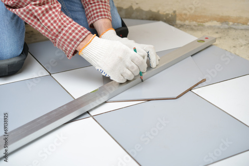 Photo: Installing ceramic tiles on a floor Installing ceramic tiles on a floor