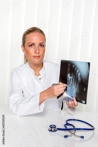 Photo: Freundliche Ärztin Freundliche Ärztin