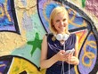 Mädchen mit Smartphone im Social Network Mädchen mit Smartphone im Social Network