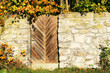 Altes Holztor in Steinmauer Altes Holztor in Steinmauer