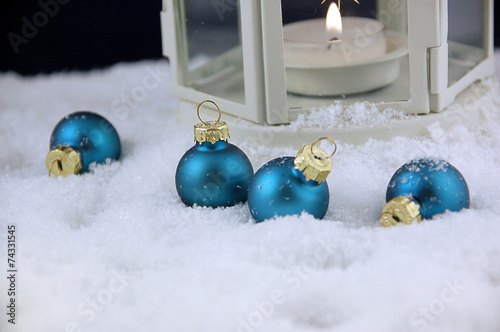 blaue Weihnachtskugeln