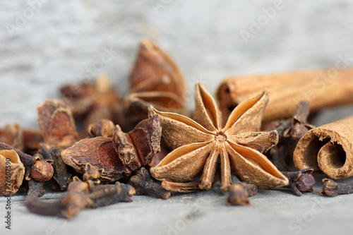 Anise, cloves and cinnamon background - 76507590
