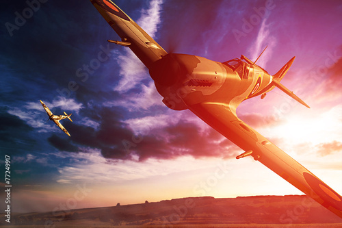 Fotoobraz na płótnie Supermarine Spitfire w fligjt z chmurami podczas zmierzchu