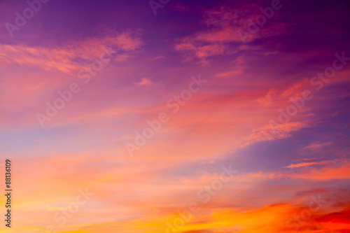 Obraz na płótnie Dramatic cotton candy sky cloud texture background