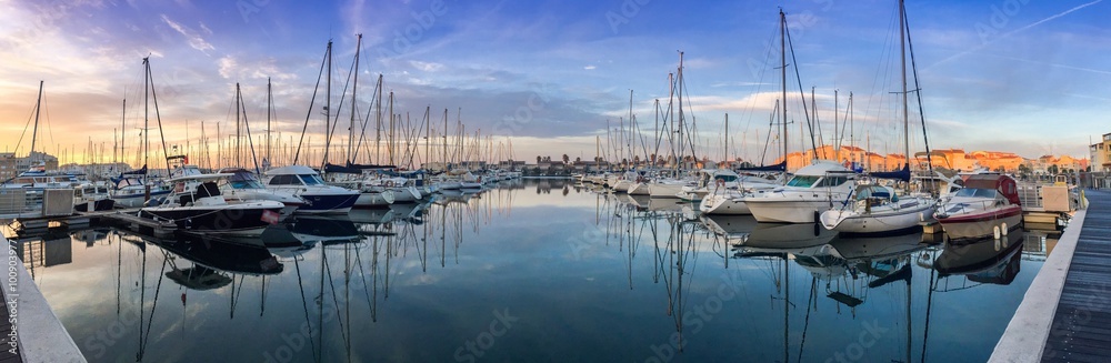 1000_F_100903977_4xo1XkibMYF7gTDMefvtjmNOUX731BAv.jpg