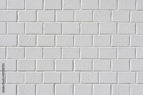 Weiß gestrichenes Mauerwerk