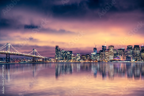Fotoobraz na płótnie San Francisco w Kalifornii panoramę ze światłami i zatokę pod kolorowe niebo zachód słońca