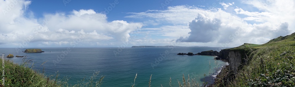 Landschaft um Carrick-a-Rede - Rope Bridge / Nordirland