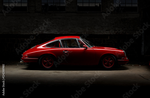 Fototapeta 911 Oldtimer roter Sportwagen, Rennauto siebziger Jahre