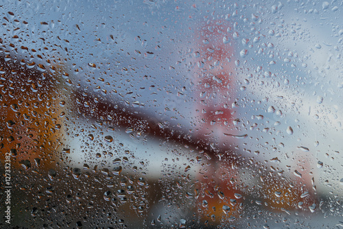 Naklejka na szybę Rainy Golden Gate Bridge