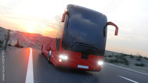 Zdjęcie XXL turystyczny czerwony autobus na autostradzie. Szybka jazda. realistyczne renderowanie 3d.