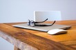 bureau,travail,lunette,vue,ordinateur,portable,stylo,smartphone bureau,travail,lunette,vue,ordinateur,portable,stylo,smartphone