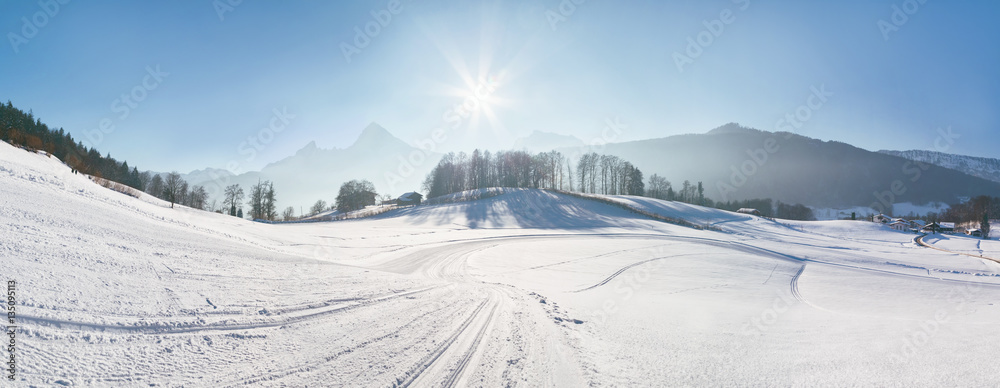 Loipe mit Blick auf Watzmann - Panorama view