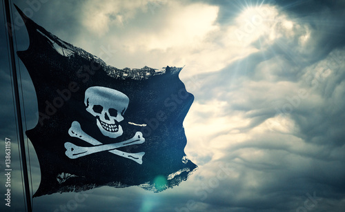 Plakat zgrywanie łza grunge stary tekstura tkanina piracka flaga czaszki macha na wietrze, symbol pirata Jacka pirata w pochmurne niebo z promieniami słońca światła, ciemny styl tajemnicy, haker i złodziej
