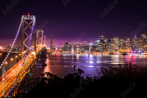 Fotoobraz na płótnie San Francisco Skyline i Bay Bridge w nocy, Kalifornia, USA