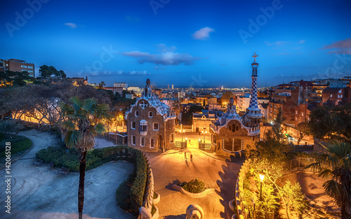 Zdjęcie XXL Barcelona, Katalonia, Hiszpania: Park Guell z Antoni Gaudi o zachodzie słońca