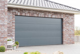 Modernes Garagentor einer Garage