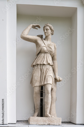 Zdjęcie XXL Bogini Artemida. Statua Pudozh kamień w niszach Kuchenni korpusy Elagin wyspy pałac i parka kompleks w St. Petersburg