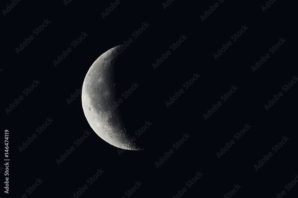 Abnehmender Mond am Morgen 