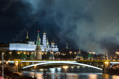 Plakat Ładna fotografia Rosyjski Moskwa Kremlin przy nocą. Moskwa punkt orientacyjny