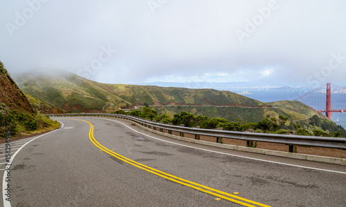 Obraz na płótnie Panoramiczna trasa na wzgórzach Golden Gate National Recreation area w San Francisco - SAN FRANCISCO - KALIFORNIA - 18 kwietnia 2017