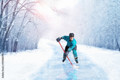 Fototapeta Ice hockey player in uniform on frozen walkway