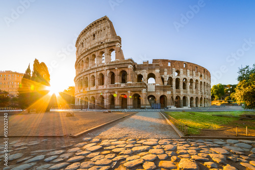 Zdjęcie XXL Colosseum przy wschodem słońca, Rzym, Włochy, Europa. Rzym starożytnej arenie walk gladiatorów. Rzym Koloseum to najbardziej znany punkt orientacyjny Rzymu i Włoch