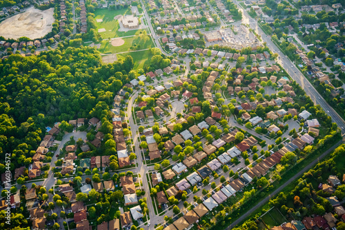 Zdjęcie XXL Widok z lotu ptaka domy w mieszkaniowym przedmieściu, Toronto, Ontario, Kanada.