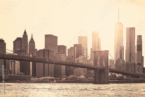 Plakat Manhattan przy zmierzchem, sepiowy tonowanie stosować, Miasto Nowy Jork, usa.