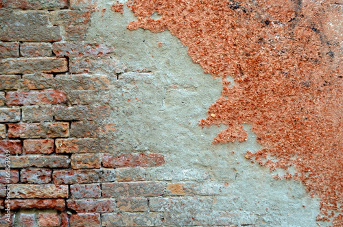 Verwitterte alte Mauer