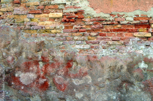 Verwitterte alte Mauer