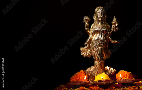 Zdjęcie XXL Lakshmi - hinduska bogini, bogini Lakshmi. Bogini Lakszmi podczas obchodów Diwali. Indian Hindu Light Festival zwany Diwali
