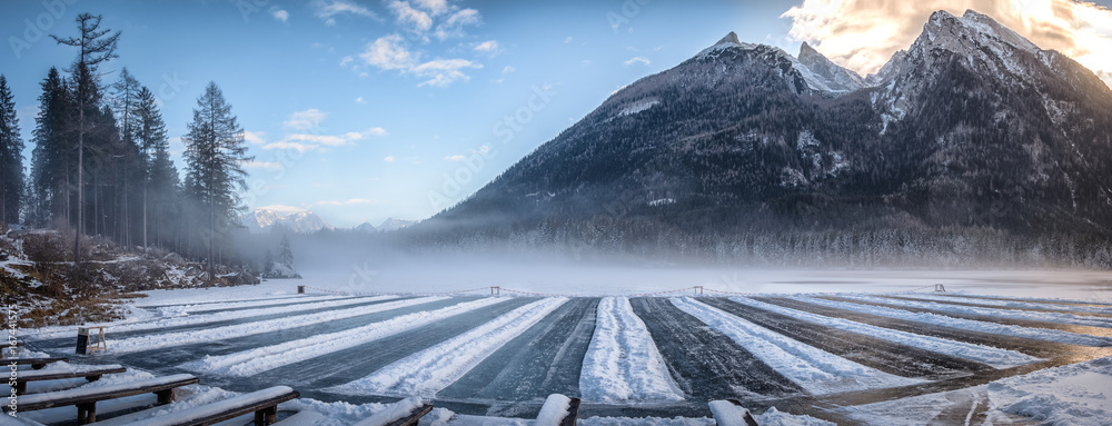 Eisstockschießen Hintersee Ramsau bei Eis & Schnee im Winter Alpen Berchtesgaden