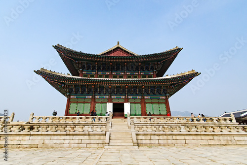 Zdjęcie XXL Pałac Gyeongbukgung, znany również jako Pałac Gyeongbokgung lub Pałac Gyeongbok, był głównym królewskim pałacem dynastii Joseon. Położony w Seulu, Korea Południowa jest popularną atrakcją turystyczną w Seulu.