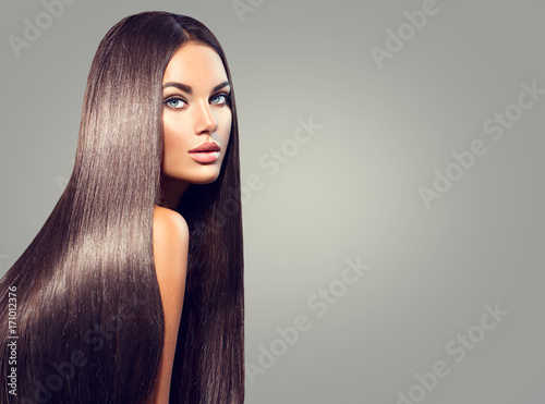 Beautiful long hair. Beauty woman with straight black hair on dark background © Subbotina Anna