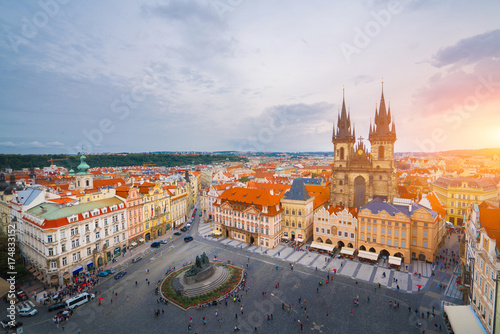 Plakat Piękny krajobraz stary miasteczko, Praga kasztel i Hradcany w Praga, Odgórny widok przy republika czech.