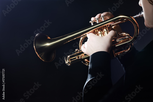 Fotoobraz na płótnie Instrument trąbkowy. Odtwarzacz muzyczny trębacz jazzowy