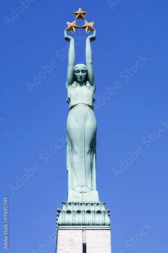 Zdjęcie XXL Statua Niepodległości w Rydze, Latvia.It został zainstalowany w 1935 roku w pamięci poległych bojowników o niepodległość Łotwy.