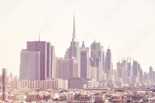 Plakat Kolor tonujący obrazek Dubaj linia horyzontu, Zjednoczone Emiraty Arabskie.