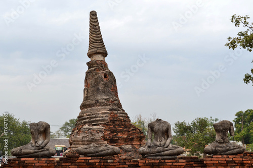 Fotoobraz na płótnie Bezgłowy Buddha wokoło Ayutthaya Dziejowego parka, Tajlandia. To światowe dziedzictwo UNESCO, wypełnione świątyniami i posągami Buddy