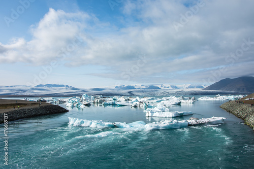 Plakat Islandia, laguna Jokulsarlon, Piękny zimny krajobraz islandzkiej zatoki laguny lodowcowej,