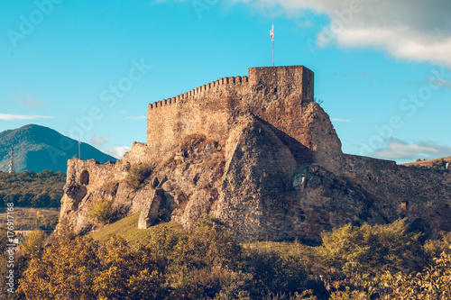 Plakat średniowieczny forteca w Surami miasteczko w Shida Kartli regionie, Gruzja