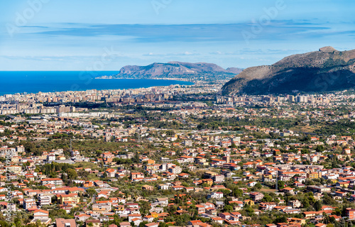 Plakat Panoramiczny widok Palermo miasta i morza śródziemnomorskiego wybrzeże wokoło, Włochy