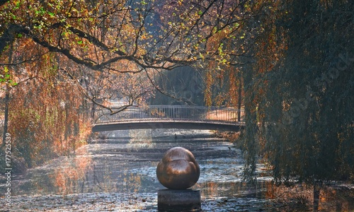Glacis Park in Neu-Ulm im Herbst