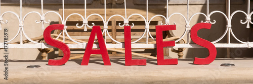 Sales, Werbung auf der Mauer