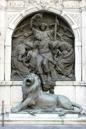 Ypres (Belgique) - Monument aux morts